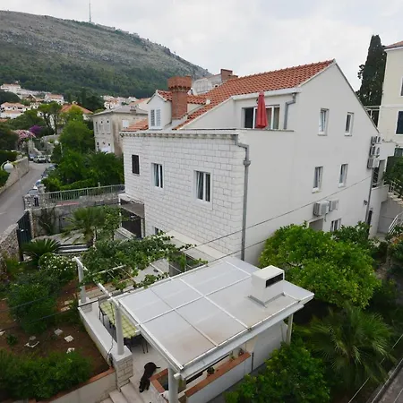 Elly's Andrea Apartament *